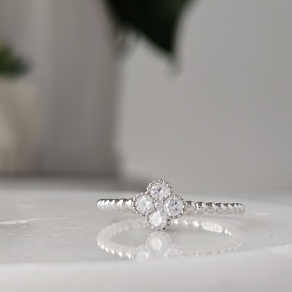 Dainty Minimalist Clover Ring, solid 925 Sterling Silver Charmed Aroma - Picture 3 of 5